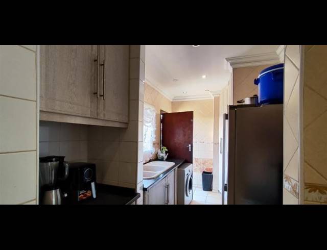 5 BEDROOM HOUSE FOR SALE IN ROODEKOP